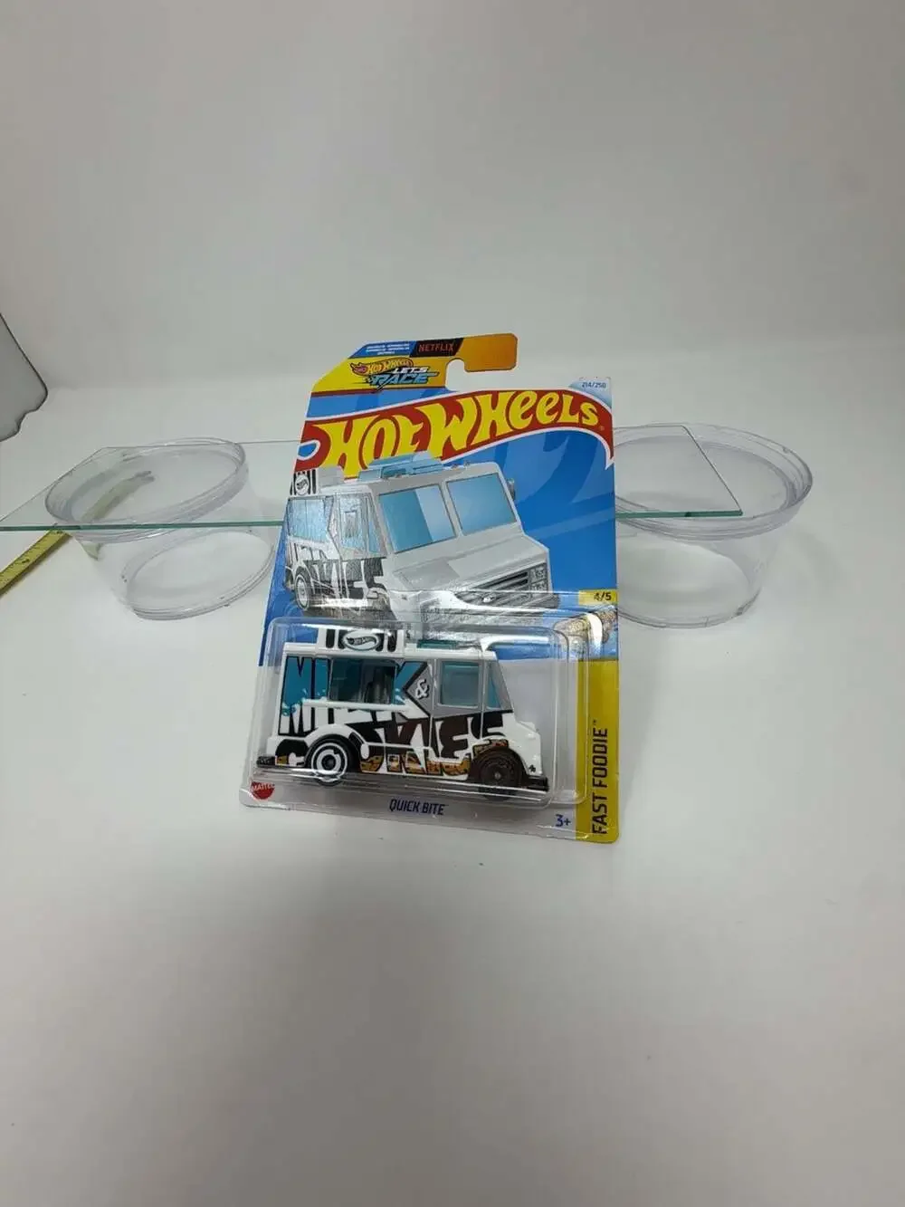 Hot Wheels Quick Bite White 214/250 Fast Foodie 4/5 Let's Race Netflix Edition
